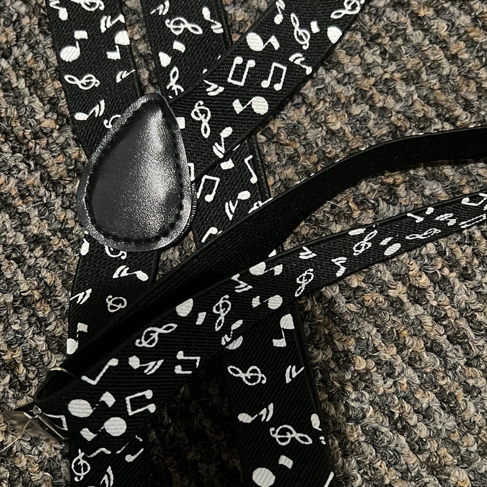Music note suspenders